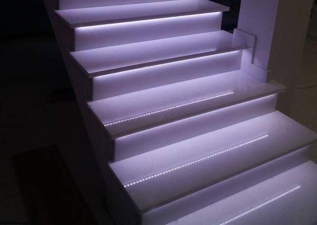 schody z podświetleniem led